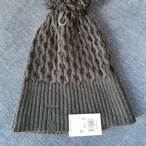NWT - Calvin Klein Cable Knit Pom Hat - Picture 4 of 4